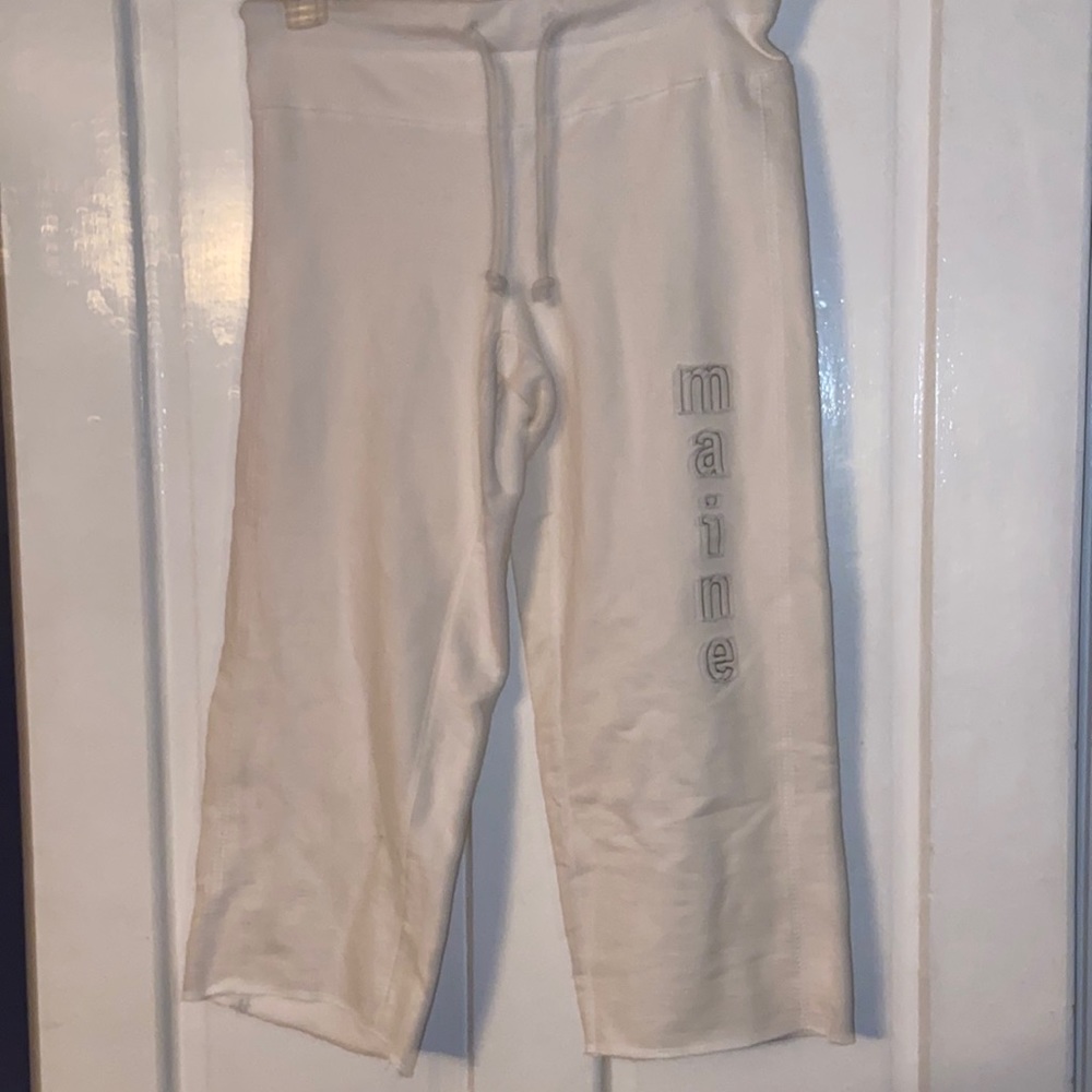Super Soft White “Maine” lounge capris!